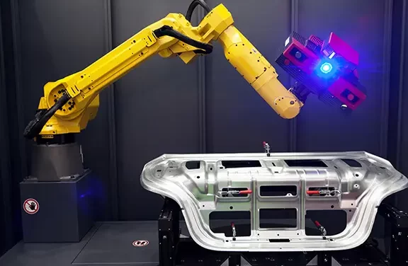 Como a programação de robôs articulados garante a automatização de tarefas de uma indústria?