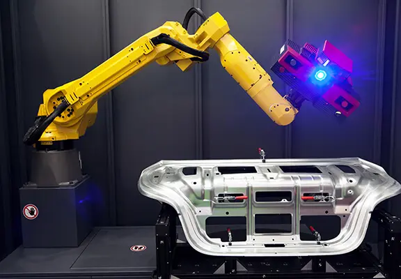 Como a programação de robôs articulados garante a automatização de tarefas de uma indústria?